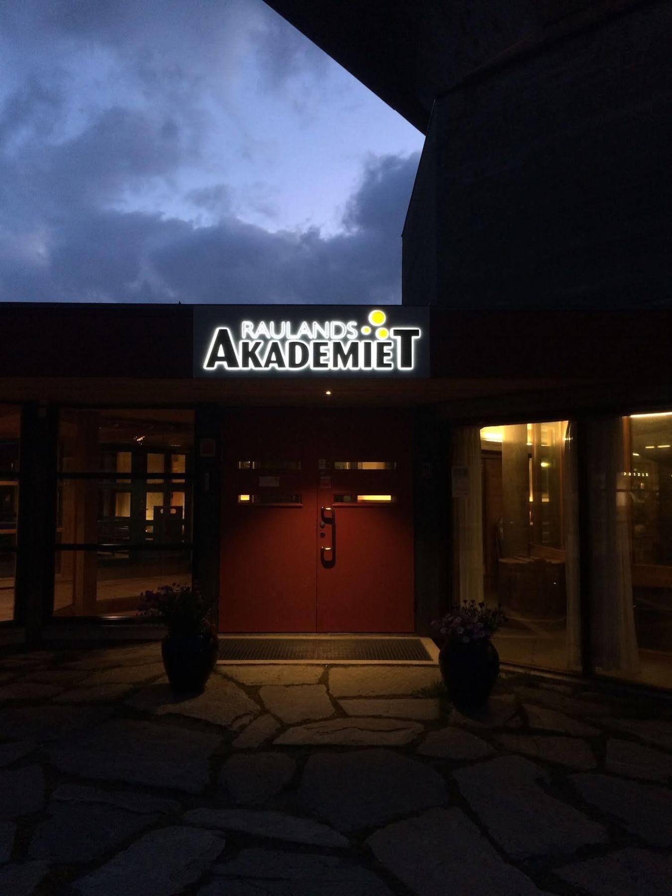 Rauland Vandrerhjem Akademiet Экстерьер фото